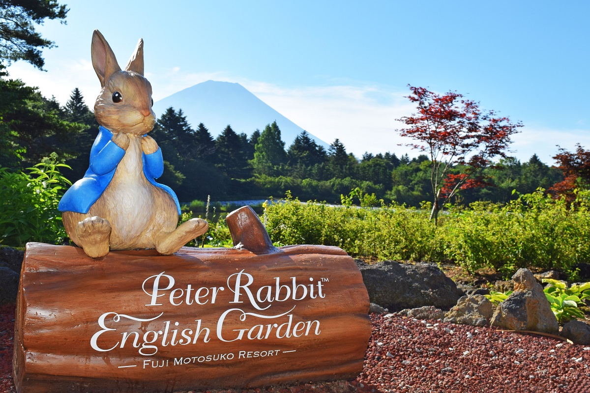 Peter Rabbit™ English garden image