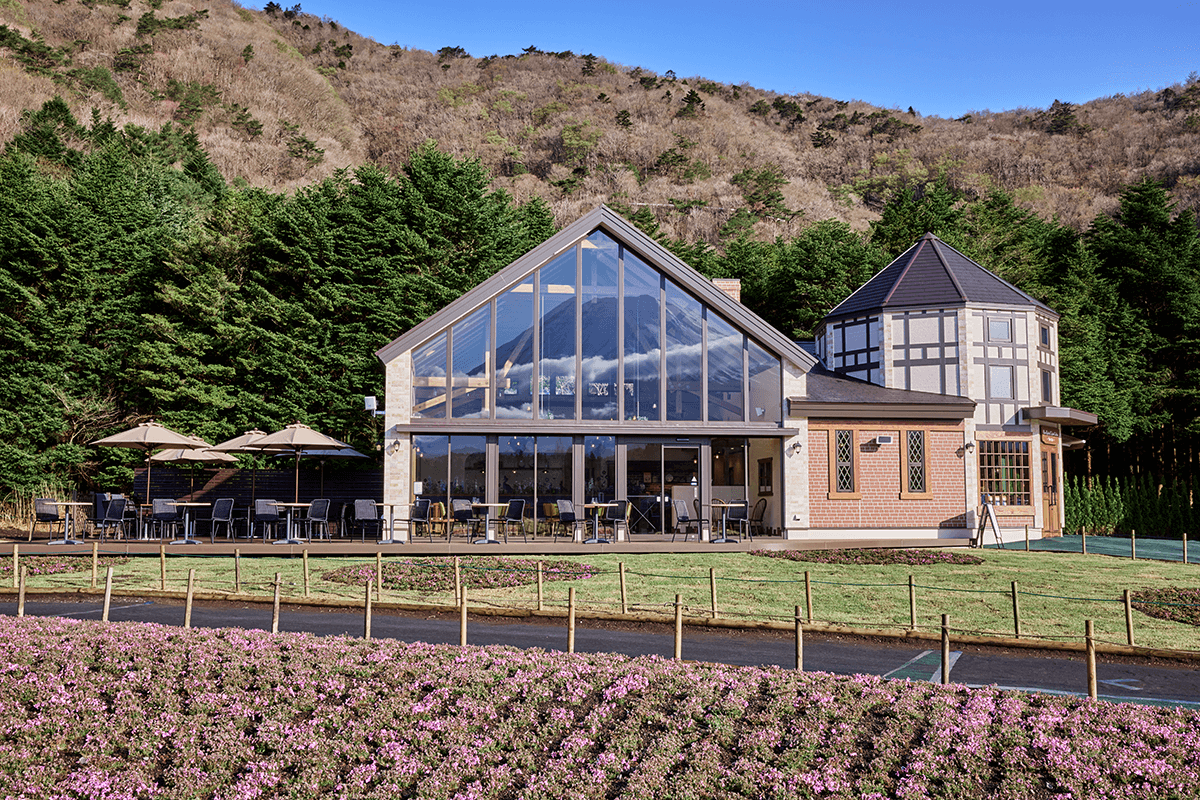 Peter Rabbit™ English garden Café image