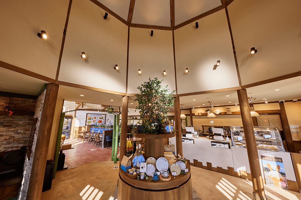 Peter Rabbit™ English garden Café image